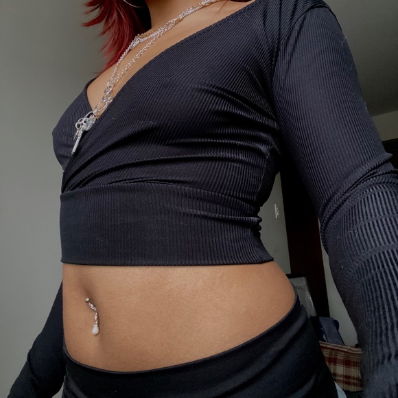 Black long sleeves crop top - Picture 1 of 2